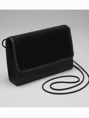 Vintage La Regale Black Pleated Satin Evening Clutch Bag - 8" x 5"
